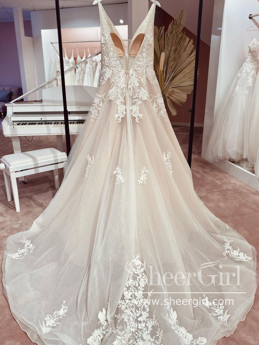 Mermaid Long Sleeve Wedding Dress Made to Order, Sexy Plunge Neck Sparkling  Lace Bridal Gown With Low Back and Long Sleeves -  Denmark