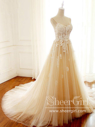 Krajkové svatební šaty  Krajkové svatební šaty s dlouhým rukávem